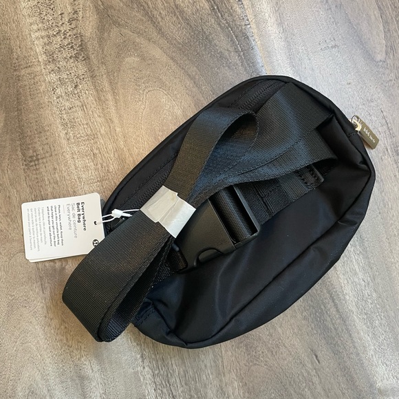NWT Lululemon Belt Bag | Black - Picture 2 of 3